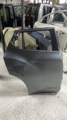 Juke sağ arka kapı