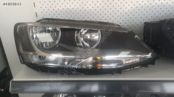 Volkswagen Jetta Sağ Far (2011/2018)