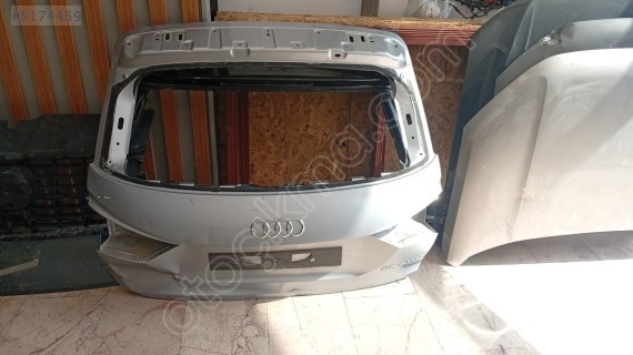 Audi e tron arka bagaj kapağı çıkma orijinal