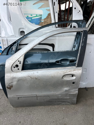 Fiat Albea çıkma ön sol kapı ufak hasarlı boş
