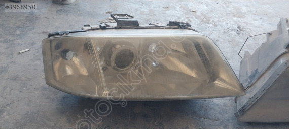 Audi A6 Sağ Ön Far