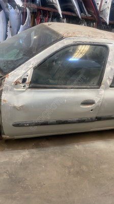 Renault Clio sol ön kapı