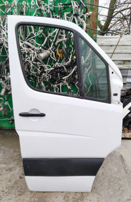 MERCEDES SPRİNTER SAĞ ÖN KAPI ÇEVİK OTO ÇIKMA