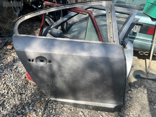 Renault Fluance Sağ Arka Kapı