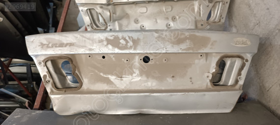 Nissan Primera arka bagaj kapağı