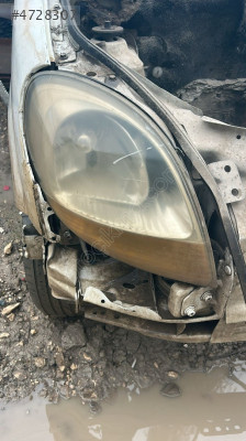 Kangoo sağ far sarı sinyalli