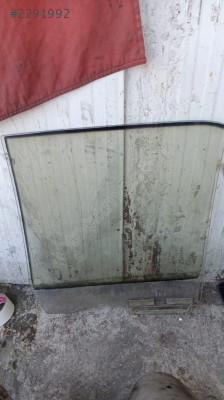 Mazda 323 sağ arka kapı camı çıkma