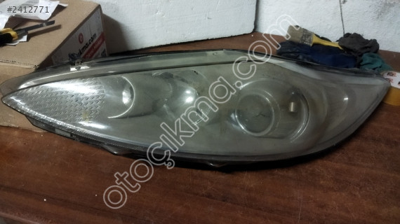 ford fiesta merekli sol ön far