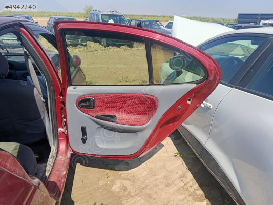 RENAULT MEGANE 1 SAĞ ARKA KAPI ÇIKMA