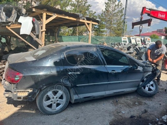 Peugeot 407 sağ arka kapı