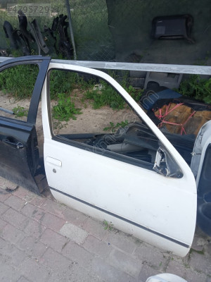OPEL KADETT SAĞ ÖN KAPI ÇIKMA