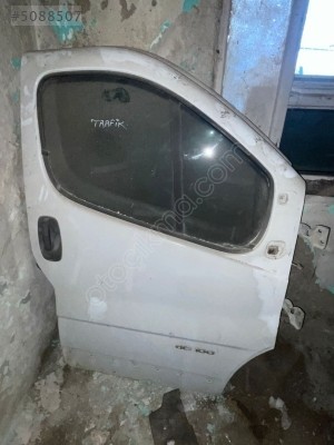 RENAULT TRAFFİC SAĞ ÖN KAPI KONUKOTO