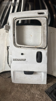 Renault trafik sol bagaj kapağı