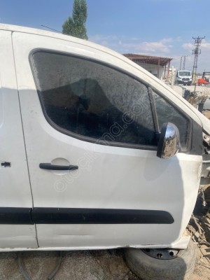 Peugeot partner sağ ön kapı