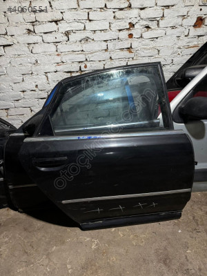 AUDİ A8 SAĞ ARKA KAPI SÖKME
