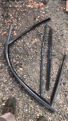 Renault fluence sağ kapı cam fitilleri