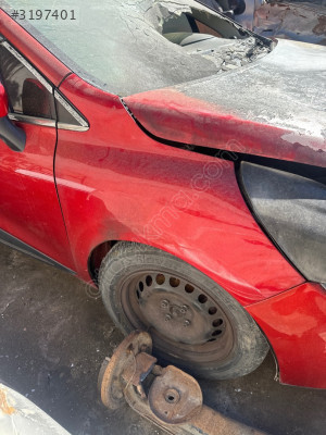 Clio 4 sağ ön çamurluk
