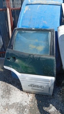 Nissan Terrano sağ arka kapı