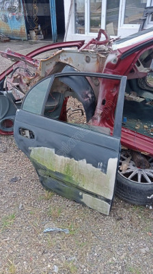 Toyota Carina sağ arka kapı yedek parça