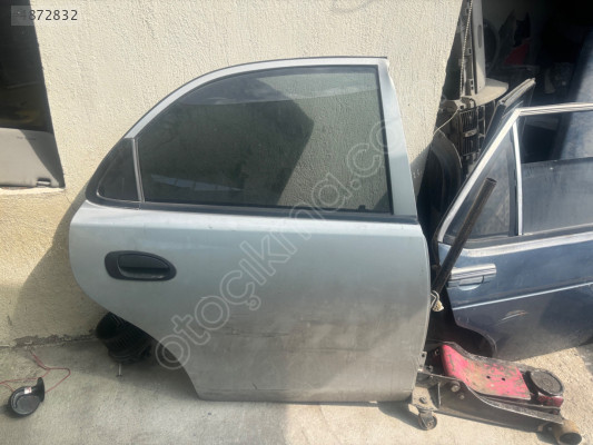 Mazda 323 Sağ Arka Kapı
