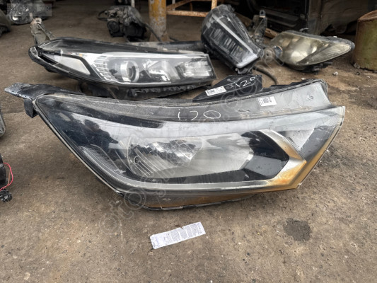 Hyundai i20 sağ ön far