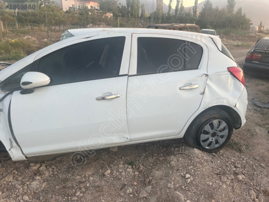 Opel Corsa. Sol ön kapı