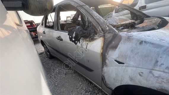 Ford Focus sağ ön kapı
