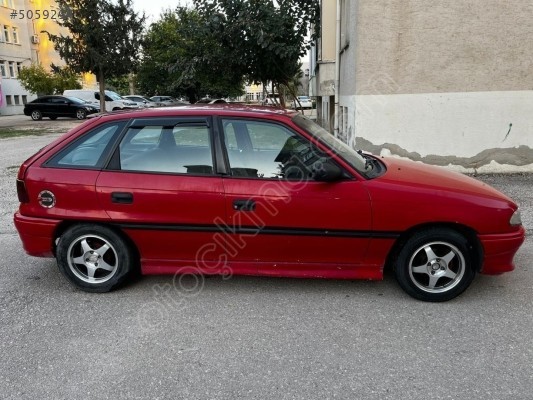 OPEL ASTRA F SAĞ ÖN KAPI CAMI 90-97 MODEL