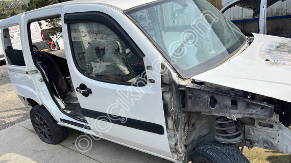 FİAT DOBLO 2000-2010 SAĞ ÖN KAPI SÖKME BEYAZ