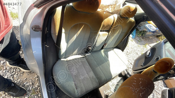 Ford escort arka yolcu koltuğu