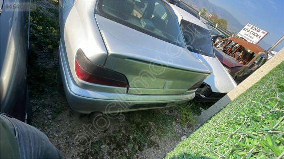 Peugeot 406 bagaj kapağı
