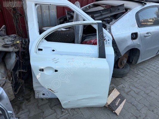 Nissan Micra sağ arka kapı