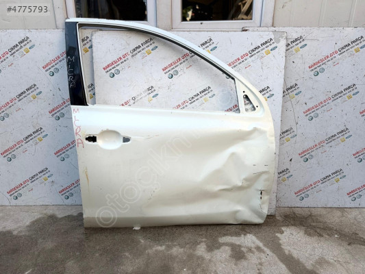 Nissan Micra sağ ön kapı (hasarlı)