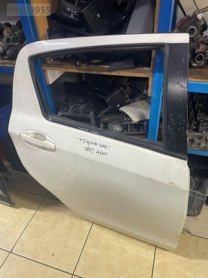 TOYOTA YARİS SAĞ ARKA KAPI