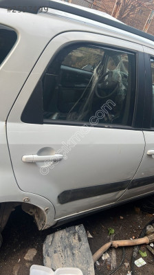 Suzuki sx4 sağ arka kapı yedek parça