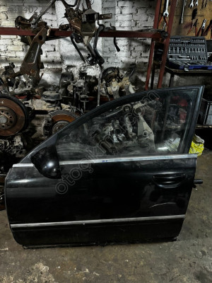 AUDİ A8 SOL ÖN  KAPI SÖKME