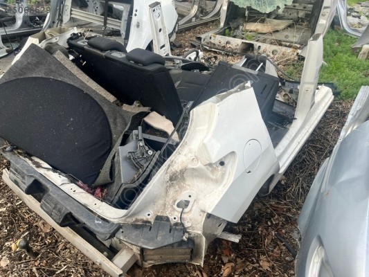 PEUGEOT 308 SAĞ ARKA ÇAMURLUK