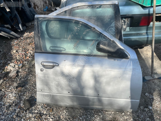 Nissan Primera Sağ Ön Kapı