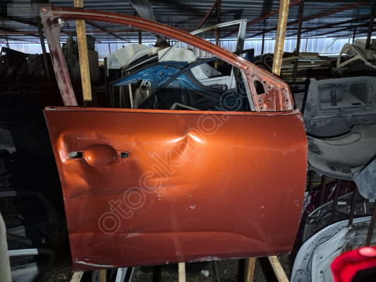 Dacia Sandero sağ ön kapı orijinal