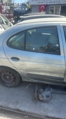 Megane 1 sağ arka  kapı