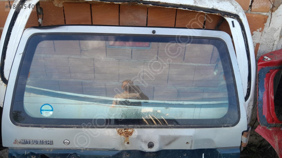 Mıtsubıshı pajero bagaj camı