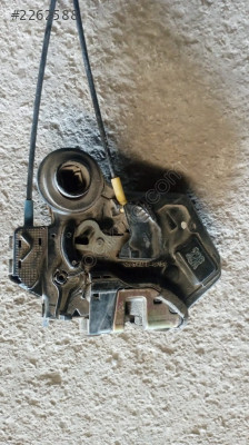 Toyota camry sağ arka kapı kilidi