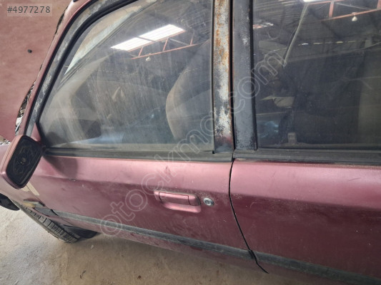 Mazda  323 Sedan  Sol Ön Kapı