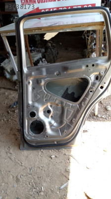Volkswagen amarok sağ arka kapı