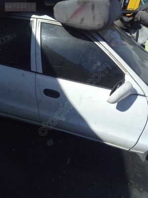 Hyundai accent sağ ön kapı