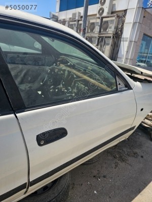 Toyota Carina ve Corolla sağ ön kapı