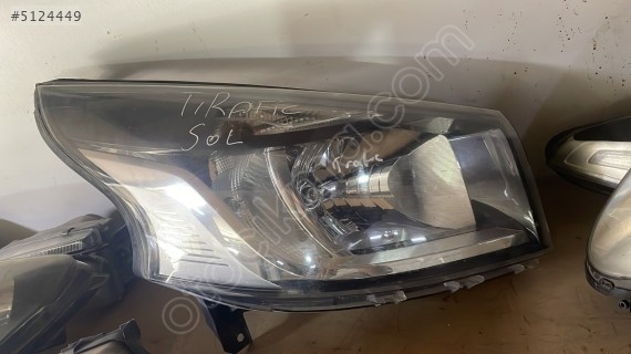 RENAULT TRAFİC SOL FAR