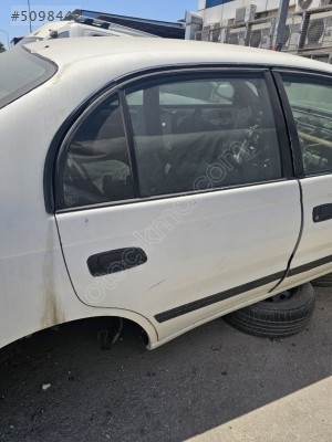 Toyota Carina sağ arka kapı