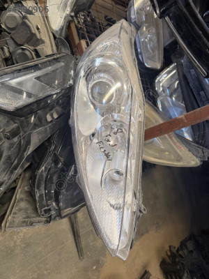 Ford Fiesta sağ ön far