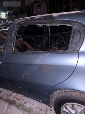Alfa romeo 147 sol arka kapı